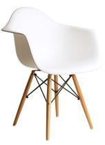 Kit c/ 4 Cadeiras Charles Eames c/ braço DAW - Base Madeira - Branca