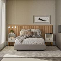 Kit Cabeceira Casal Queen Ripada 240cm com 2 Mesas de Apoio 1 Gaveta 1 Nicho Pés Palito