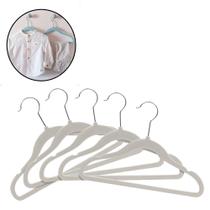 Kit Cabides De Veludo Anti Deslizante Infantil 5 Peças Bege Organizar Quarto Menino Roupas Bebe Buba