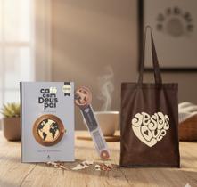 Kit Café com Deus Pai 2026 Capa Brochura + Bag Jesus Love Kit Café com Deus Pai 2026 Capa Brochura + Bag Jesus Love