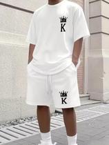 Kit Camisa Camiseta e Short Tactel Masculino King Coroa Coração Estiloso Moderno Tendencia Casual Confortavel Kit Camisa Camiseta e Short Tactel Masculino King Coroa Coração Estiloso Moderno Tendencia Casual Confortavel