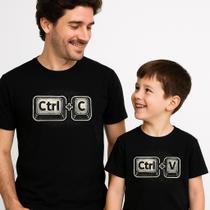 Kit Camisetas Premium Tal Pai Tal Filho Ctrl+C Masculina e Ctrl+V Infantil Unissex Pretas com Mangas Curtas Kit Camisetas Premium Tal Pai Tal Filho Ctrl+C Masculina e Ctrl+V Infantil Unissex Pretas com Mangas Curtas