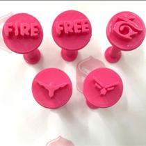 Kit Carimbos para Brigadeiros - Tema Free Fire - D250671 - D250340 - 5 Peças Kit Carimbos para Brigadeiros - Tema Free Fire - D250671 - D250340 - 5 Peças