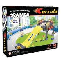 Kit Carrinho e Estacionamento com Rampa Corrida 37 Peças Pais e Filhos Kit Carrinho e Estacionamento com Rampa Corrida 37 Peças Pais e Filhos