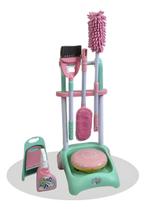 Kit Carrinho Limpeza Infantil c/ Robô Aspirador Luz E Som - HK Brinquedos Kit Carrinho Limpeza Infantil c/ Robô Aspirador Luz E Som - HK Brinquedos