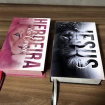 Kit Casal 2 Bíblias Herdeira da Coroa Rosa e Leão Jesus Com Harpa, LETRAS MÉDIAS, Folha ECOLÓGICA