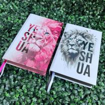 Kit Casal 2 Bíblias Yeshua Rosa e Yeshua Lateral Preta Edifica LETRA MÉDIA Com Harpa e Índice ARC
