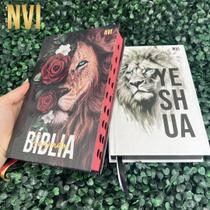 Kit Casal Cristão 2 Bíblias NVI Evangélicas Leão com Rosas e Yeshua Letras Médias Capa Dura Fé HDC