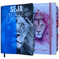 Kit Casal Cristão Leão azul + Leão forte e corajosa com elastico Abas adesivas e Harpa Kit Casal Cristão Leão azul + Leão forte e corajosa com elastico Abas adesivas e Harpa