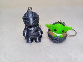 Kit chaveiros - Mandalorian e Baby Yoda estilo Amigurumi em impressão 3D