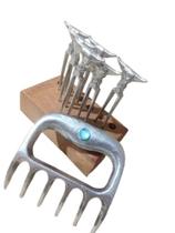 Kit Churrasco 1 Garra De Urso Com 6 Garfinhos Petisco Alumínio Maciço + Base Madeira Reforçado