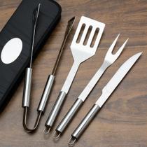 Kit Churrasco 4 peças com Faca Garfo Espatula e Pegador