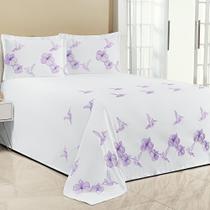 Kit Cobre Leito Casal Padrão Beija Flor 3 Peças Bordado Micropercal Branco com Lilás Kit Cobre Leito Casal Padrão Beija Flor 3 Peças Bordado Micropercal Branco com Lilás