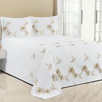 Kit Cobre Leito Casal Queen Beija Flor 3 Peças Bordado Micropercal Branco com Bege