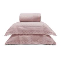 Kit Cobre Leito King Bordare Appel Bordado Ingles Rosa Secrets (1 colcha + 2 Porta Travesseiro) Kit Cobre Leito King Bordare Appel Bordado Ingles Rosa Secrets (1 colcha + 2 Porta Travesseiro)