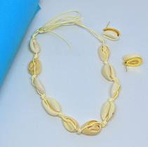 Kit Colar Choker Feminino e Par de Brincos Folheado Antialérgico Conchas praiano Pérolas Búzios Cordão Fio encerado Kit Colar Choker Feminino e Par de Brincos Folheado Antialérgico Conchas praiano Pérolas Búzios Cordão Fio encerado