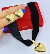 Kit Colar Cordão Choker Veludo Grosso Preto + Conjunto Par de Brincos Coração Liso Tendência Outono Inverno Moda