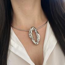 Kit Colar e Brincos Choker Aro Liso Rigido com Pingente Oval Orgâncio Vazado Folheado Ouro Inspiração Blogueira Luxo