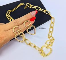 Kit Colar e Brincos Corrente Elo Grosso com Pingente Coração Mosquetão Folheado Ouro Dourado Conjunto Par Brinco Luxo