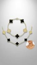 Kit Colar e Pulseira Trevo Aço Dourado Preto Kit Colar e Pulseira Trevo Aço Dourado Preto
