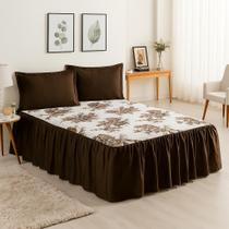 Kit Colcha Cobre Leito Casal Padrão 03 Peças 170 Fios Bella Vida Estampado Floral Com Babado e Porta Travesseiro Debrum Tecido Jacquard