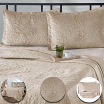 Kit Colcha Cobre Leito Casal Queen Dupla Face 3 Peças 200 Fios Relevo Flores Toque Aveludado Luxo