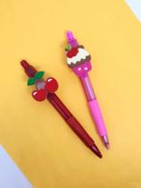 Kit com 02 Canetas Esferográficas com aplique Cereja e Cup Cake doce papelaria material escolar caneta azul lembrancinha
