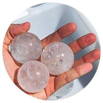 Kit com 03 Mini Esferas de Pedra Cristal Natural de 45 a 50 mm - Tipo B - ATACADO Kit com 03 Mini Esferas de Pedra Cristal Natural de 45 a 50 mm - Tipo B - ATACADO