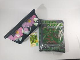 Kit Com 1 Terra Nobre 5Kg + 1 Jardineira Preta Decorada + 1 PCT Sementes Manjericão 300Mg