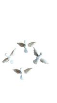 Kit com 10 pombinhas em madeira maciça, medindo 3 cm Kit com 10 pombinhas em madeira maciça, medindo 3 cm