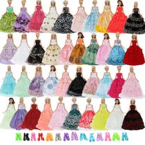 Kit com 10 Vestidos Longos + 10 Pares de Sapatos Para Bonecas de Até 30 Centímetros de Altura Kit com 10 Vestidos Longos + 10 Pares de Sapatos Para Bonecas de Até 30 Centímetros de Altura