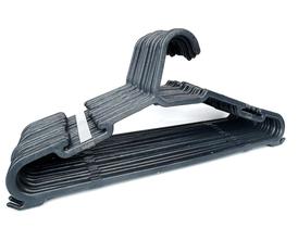Kit com 100 Cabides Adulto Kombate Preto Plástico Achatado