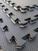 Kit com 12 Tatames Dupla Face Cinza com Preto 50x50x2cm Kit com 12 Tatames Dupla Face Cinza com Preto 50x50x2cm