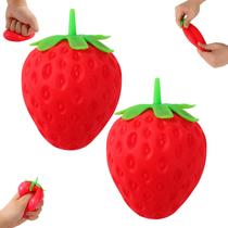 Kit com 2 brinquedos antiestresse de morango apertáveis e de lenta recuperação Kit com 2 brinquedos antiestresse de morango apertáveis e de lenta recuperação