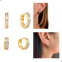 Kit Com 2 Pares de Brincos Argolas Dourado com Pedras de Zircônia para 2 Furos Banhadas a Ouro 18k Banho Antialérgico Marca Andréia Branco Acessórios