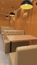 Kit Com 2 Poltronas e 1 Mesa Amadeirada Para Comércio 1.10cm Restaurante Bistrô