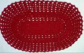 Kit com 2 tapetes oval de crochê 37x57 cm na cor vermelho