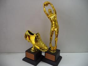 Kit com 2 troféus (chuteira de ouro 20 cm e goleiro 40 cm).