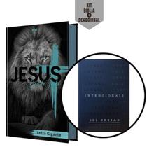 Kit Com 2 Unidades: 1 Biblia Sagrada Leão de Judá Letra Gigante NVI + Intencionais Leitura Diária Da Palavra De Deus