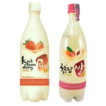 Kit com 2 Vinhos de Arroz Coreano Makgeolli Morango e Pêssego 750ml