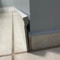 Kit com 3 Barras Rodapé de Poliestireno 12cmX15mm Sobrepor Frisado 7,2m