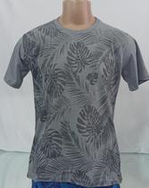 Kit Com 3 Camisetas Manga Curta Algodão Cores e Estampas Variadas Kit Com 3 Camisetas Manga Curta Algodão Cores e Estampas Variadas