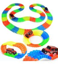 Kit com 3 Carrinho E 2,1 Metros De Pista Trilha Maluca Kit com 3 Carrinho E 2,1 Metros De Pista Trilha Maluca