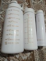 Kit com 3 garrafas 2000 ml 900 ml 300 ml Kit com 3 garrafas 2000 ml 900 ml 300 ml