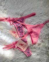 Kit com 3 Micro Calcinhas Fio Dental em Renda e Lycra Na Cor Rosa - SeS1523 Kit com 3 Micro Calcinhas Fio Dental em Renda e Lycra Na Cor Rosa - SeS1523