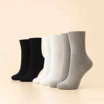 Kit com 3 pares de meias cores sortida veste 38 ao 44 cano alto um par de cada cor Kit com 3 pares de meias cores sortida veste 38 ao 44 cano alto um par de cada cor