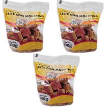 Kit com 3 Saquinho de Doce de Leite com Morango 200g cada Total 600g Doces Pé da Serra Kit com 3 Saquinho de Doce de Leite com Morango 200g cada Total 600g Doces Pé da Serra