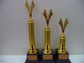 Kit com 3 troféus para jogo de peteca (45 cm, 39 cm, 33 cm). Kit com 3 troféus para jogo de peteca (45 cm, 39 cm, 33 cm).