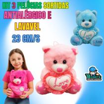 Kit com 3 Ursos de Pelúcia Love 23 cm Cores Sortidas Kit com 3 Ursos de Pelúcia Love 23 cm Cores Sortidas