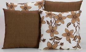 Kit com 4 Almofadas Decorativas Estampa Branco com Folhas Marrom Kit com 4 Almofadas Decorativas Estampa Branco com Folhas Marrom
